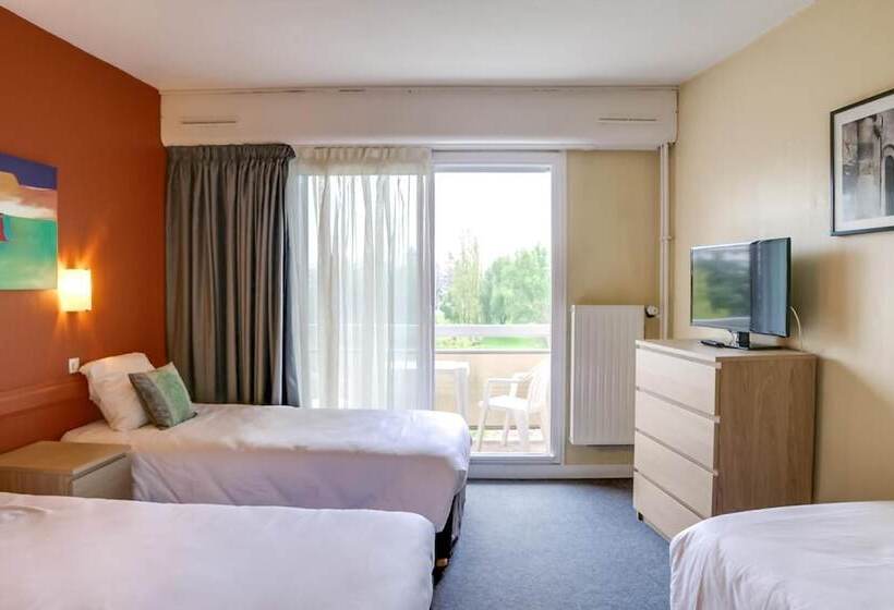 اتاق ساده سه‌ نفره, Brit Hotel Le Parc Vichy