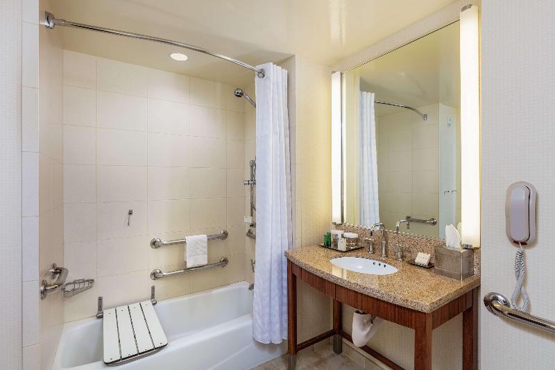 חדר סטנדרט עם מיטת קינג, Hilton San Diego Bayfront
