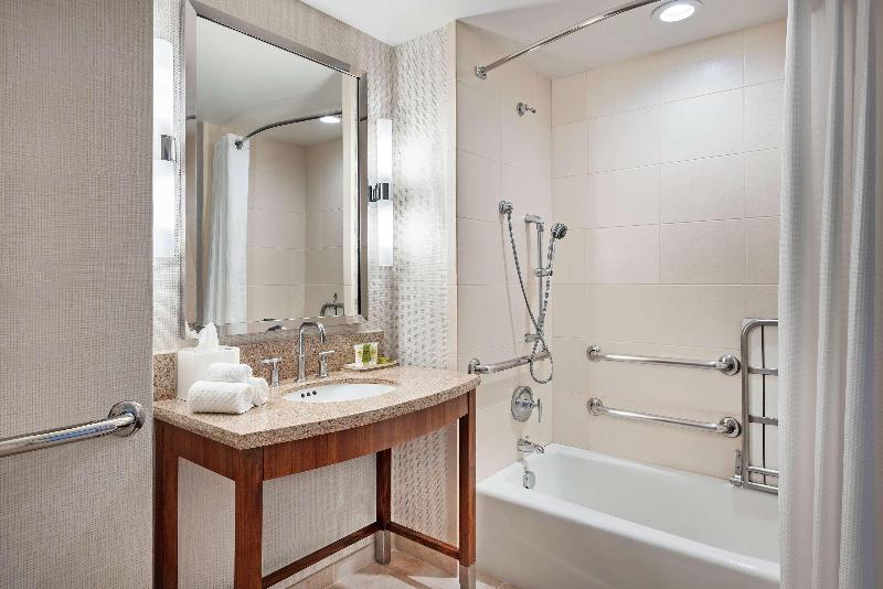 חדר סטנדרט עם מיטת קינג, Hilton San Diego Bayfront