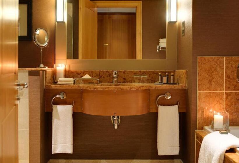 디럭스 룸 킹사이즈 침대, Druids Glen Resort