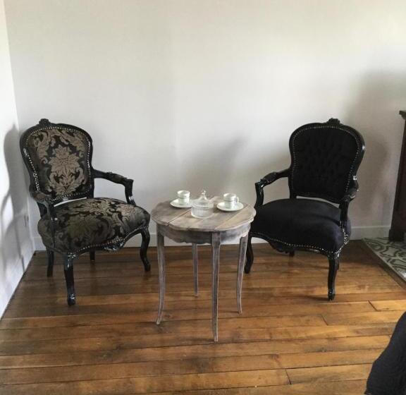 اتاق لوکس, Le Clos D  Aÿ