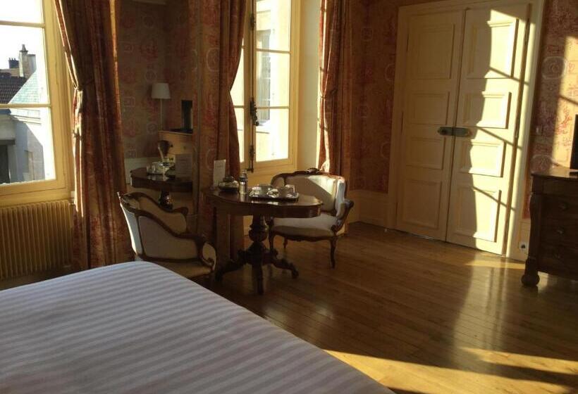 اتاق لوکس, Le Clos D  Aÿ