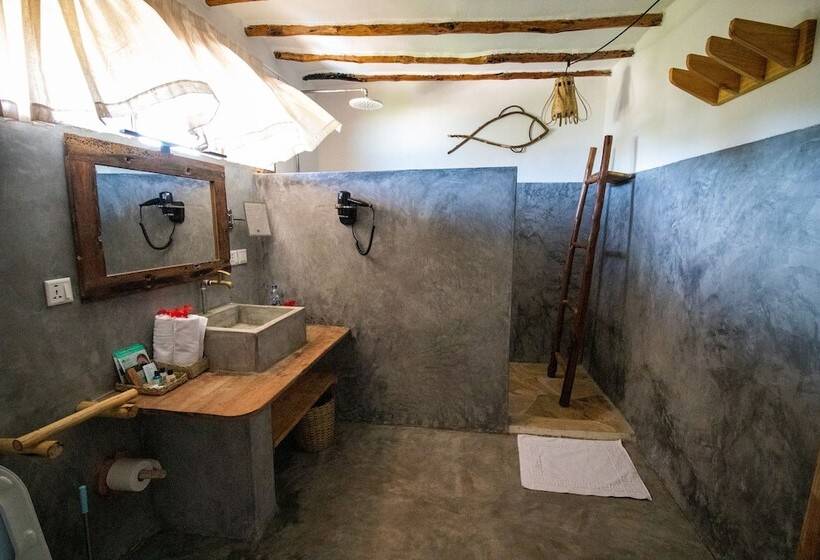 주니어 스위트 풀장 전망, Nest Style Beach Hotel Zanzibar