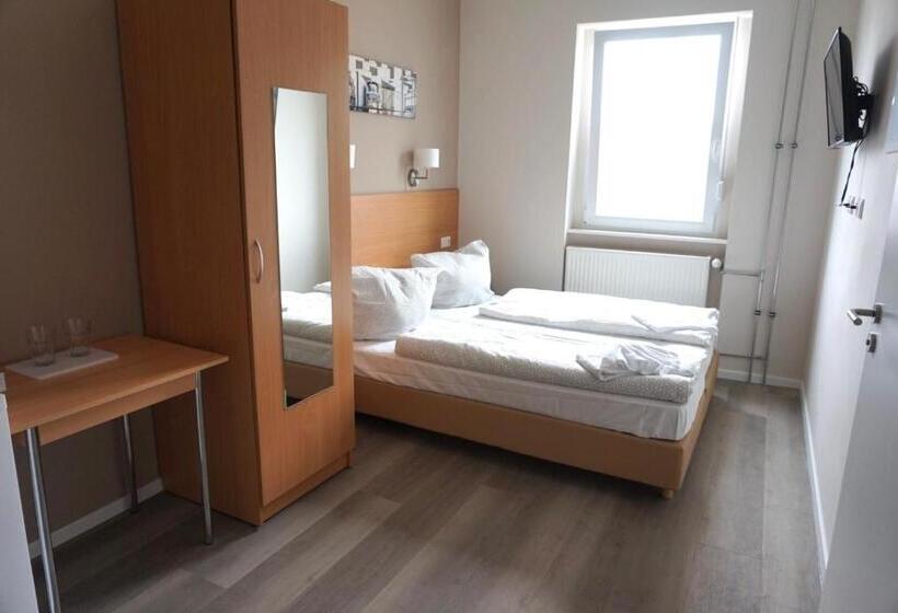استودیوی استاندارد, Apartment Hotel Wittenau