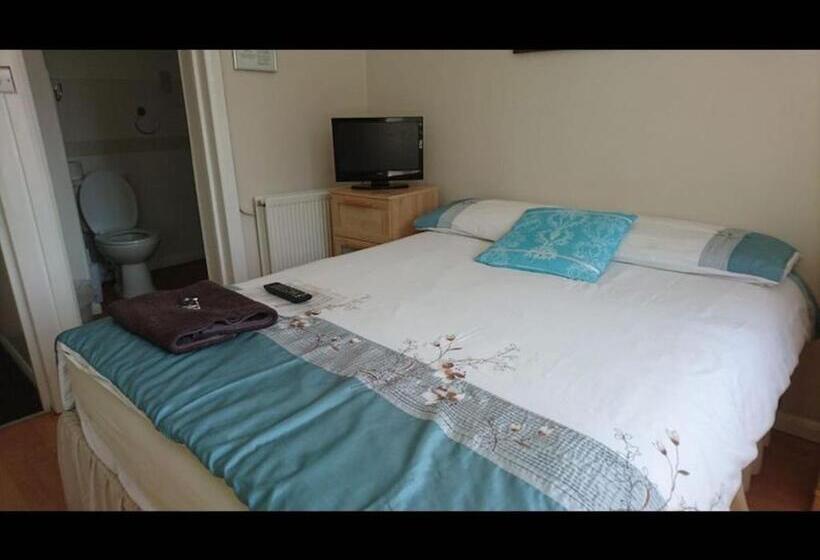 标准间, Room In Guest Room   En Suite Shower Room Double Room With 1 Double Deyr