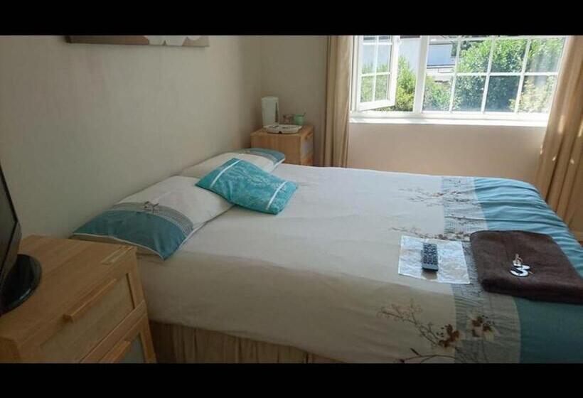 标准间, Room In Guest Room   En Suite Shower Room Double Room With 1 Double Deyr