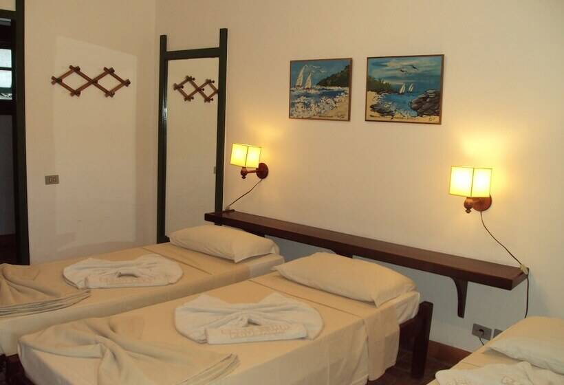 Standaard Driepersoonskamer, Barlainn Suites