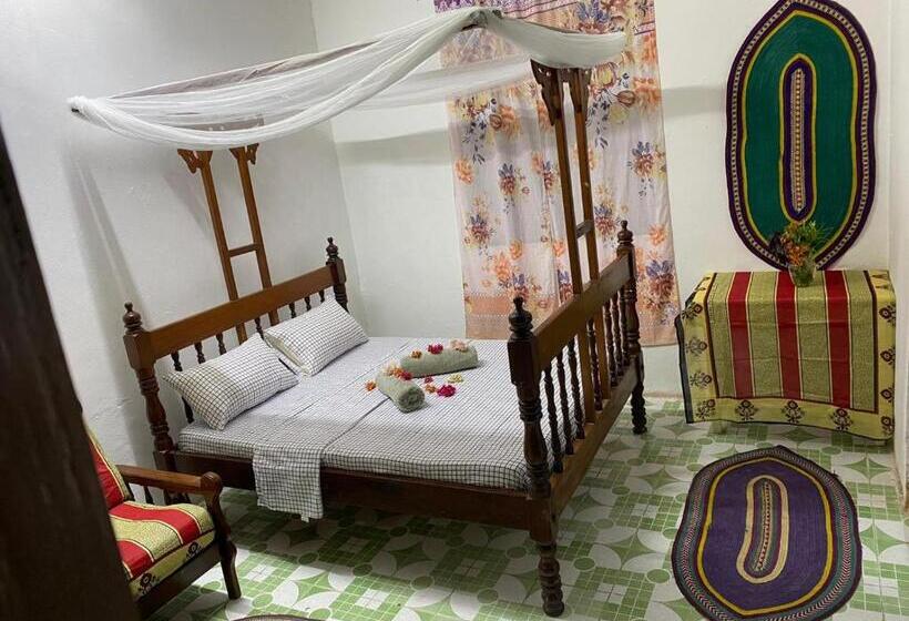 اتاق اکونومی, Sanaa Hostel