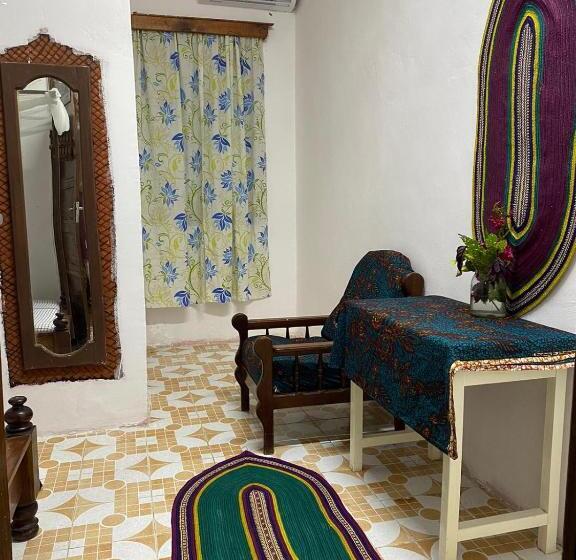 اتاق اکونومی, Sanaa Hostel
