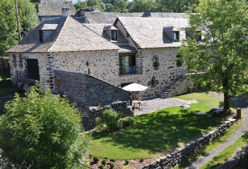 Трехместный Номер Стандарт с Балконом, Aux Caprices D'aubrac