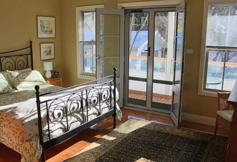 Номер Стандарт с Балконом, Glenburn House