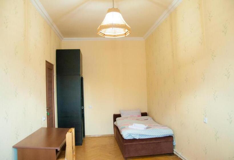 Номер Стандарт Трехместный, Azhdahak B&b In Geghashen , Abovyan