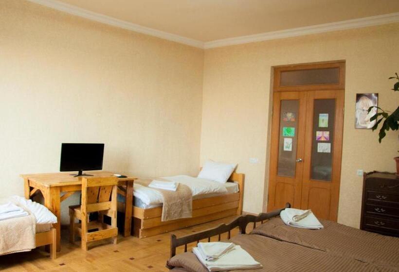 Семейный Номер, Azhdahak B&b In Geghashen , Abovyan