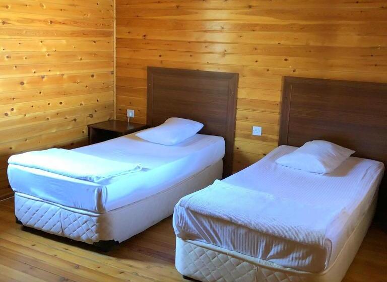 标准平房, Zambak Holiday Village