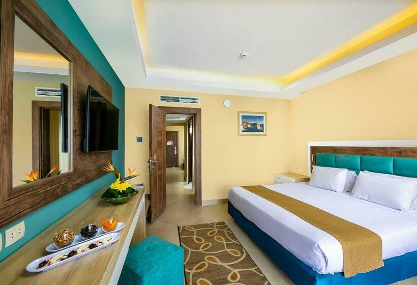 Семейный Номер, Titanic Resort & Aqua Park