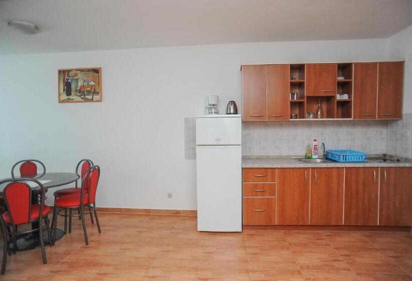 شقة غرفتين, Apartmani Vila Caska