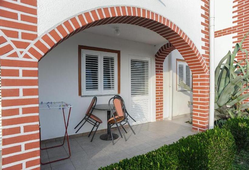 شقة غرفة واحدة, Apartmani Vila Caska