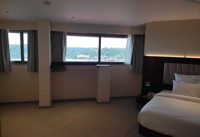 高级客房, The Crown Goa
