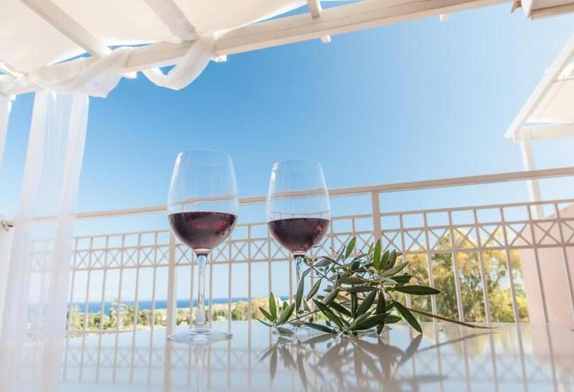 سوییت جونیور با چشم‌انداز دریا, Gerakas Belvedere Hotel & Luxury Suites