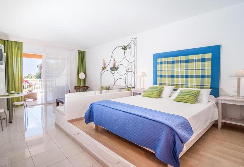 سوئیت جونیور با چشم‌انداز باغ, Gerakas Belvedere Hotel & Luxury Suites