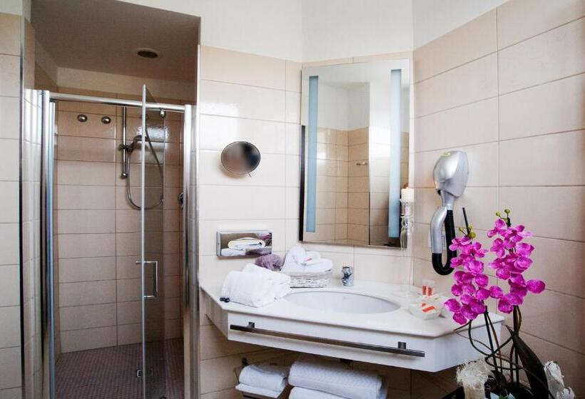 Economy Triple Room, Terminal Palace & Spa
