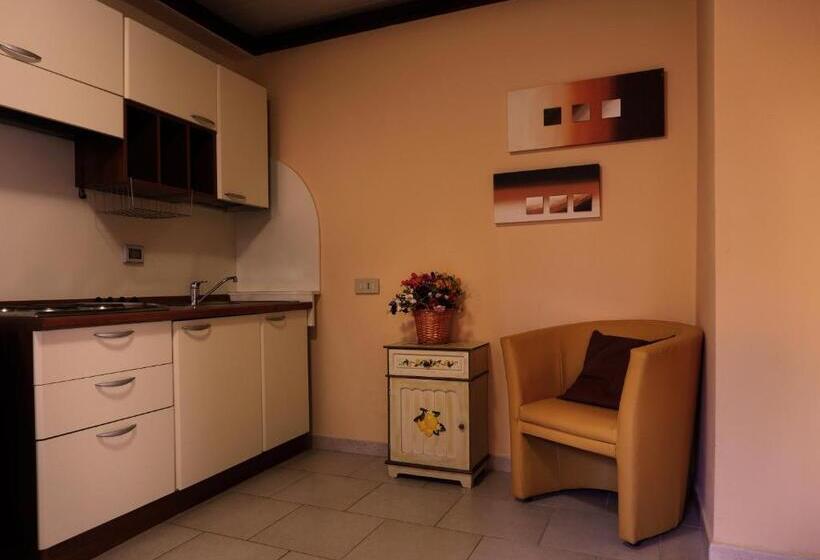 اتاق استاندارد چهار تخته, Borgo Antico