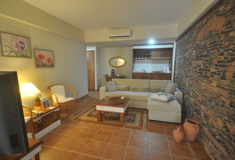 Люкс Вид на Сад, El Vino Hotel & Suites
