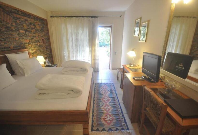 Номер Стандарт Вид на Сад, El Vino Hotel & Suites