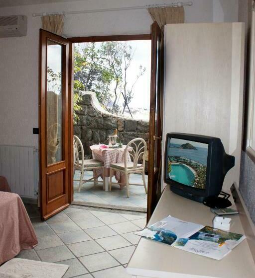 Номер Комфорт Вид на Море, Punta Chiarito Resort