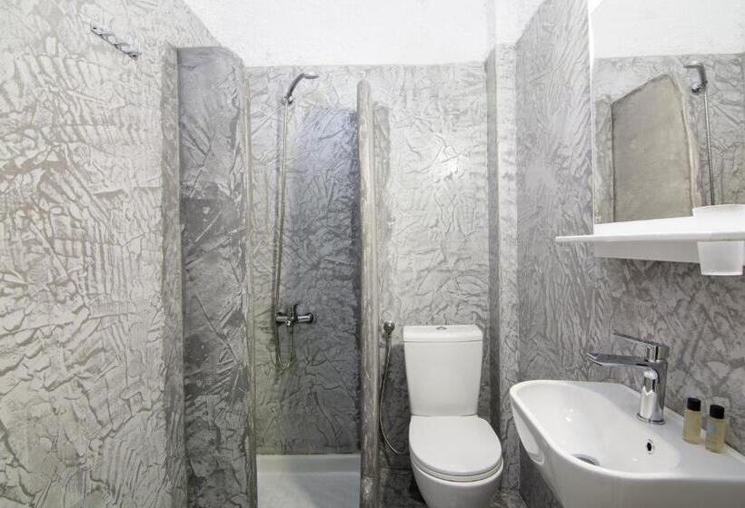 Chambre Quadruple Standard, Carlos Pension