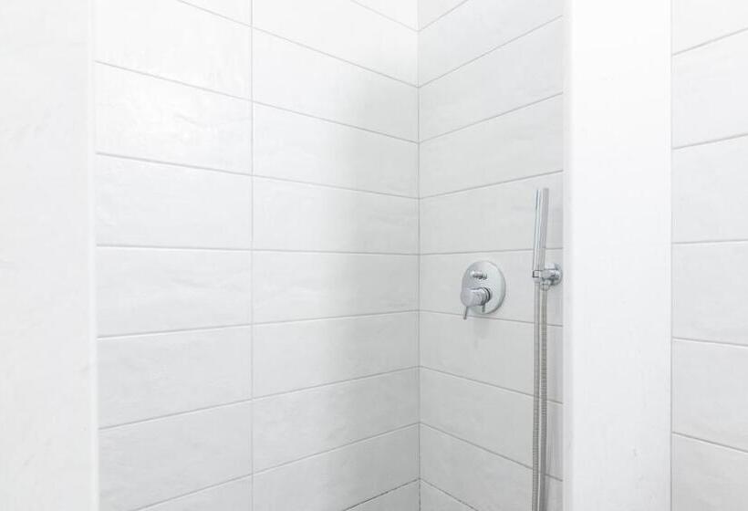 Chambre Supérieure, Carlos Pension