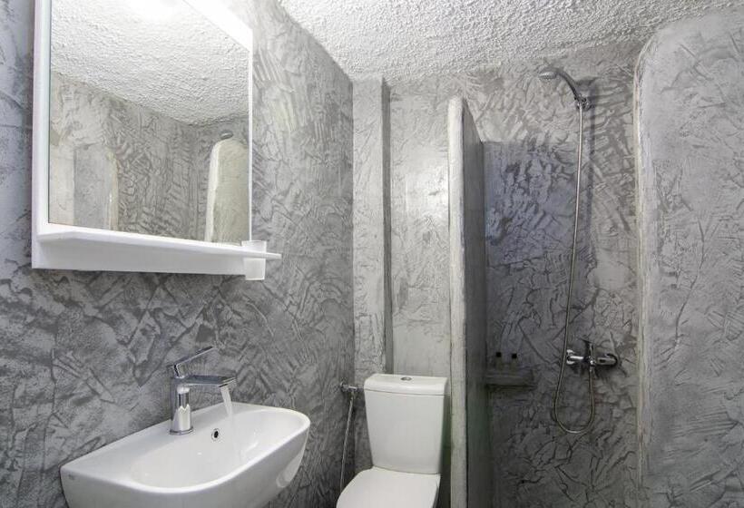 Chambre Triple Standard, Carlos Pension