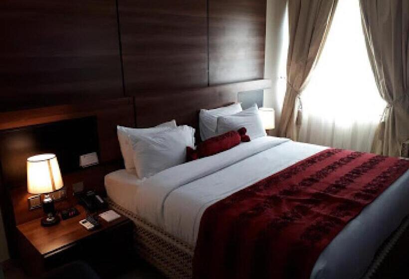 Номер Стандарт Трехместный, Room In Apartment   Best Westerln Plus Deluxe Suite