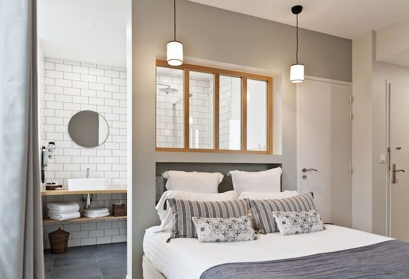 Трехместный Superior Вид на Море, Hôtel Les Costans, The Originals Relais