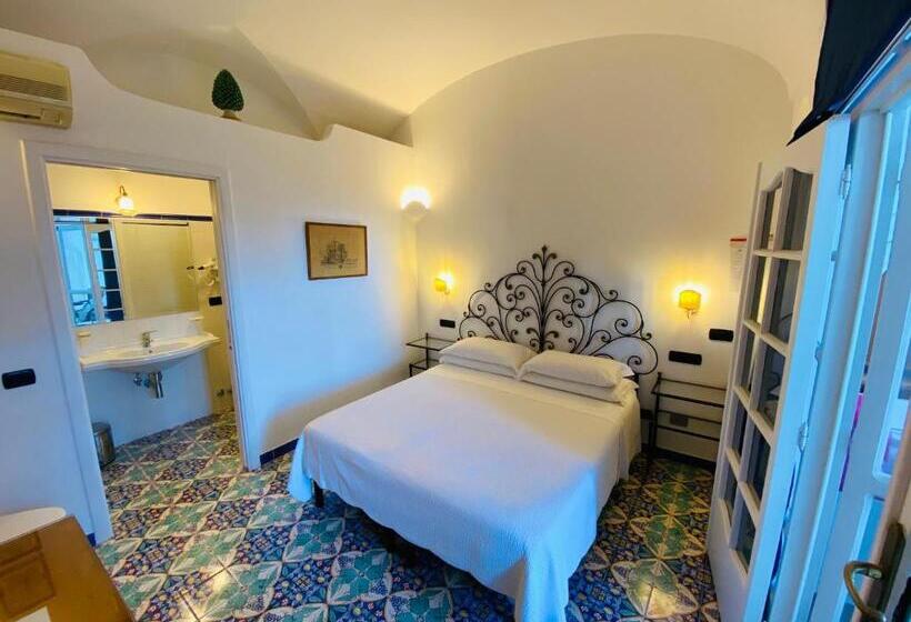 Номер Стандарт Боковой Вид на Море, La Caravella Di Positano   Relais & Beach