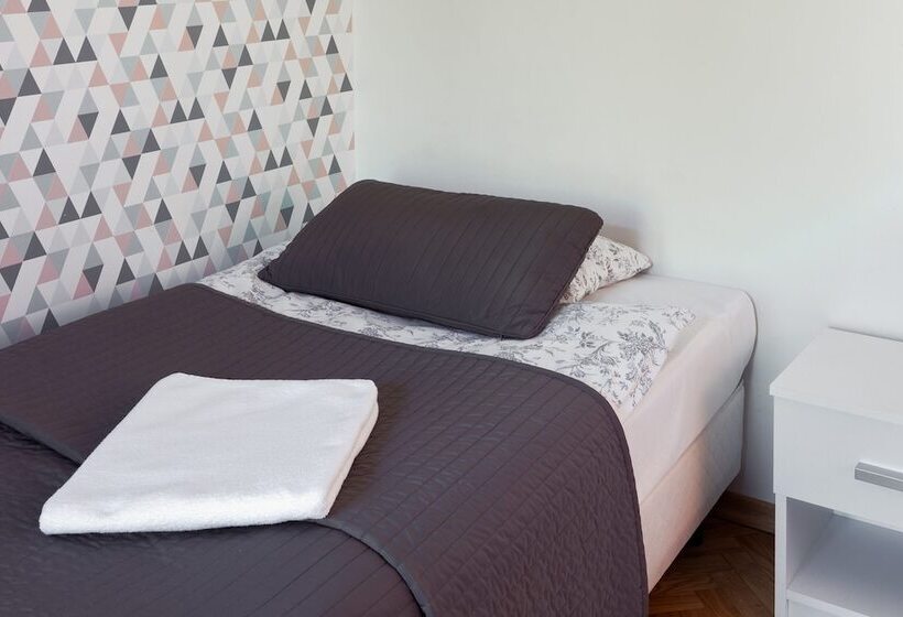标准单人间共用浴室, Tatamka Hostel