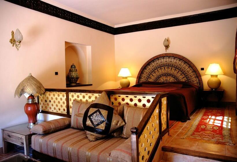 Полулюкс, Domaine De La Roseraie Resort