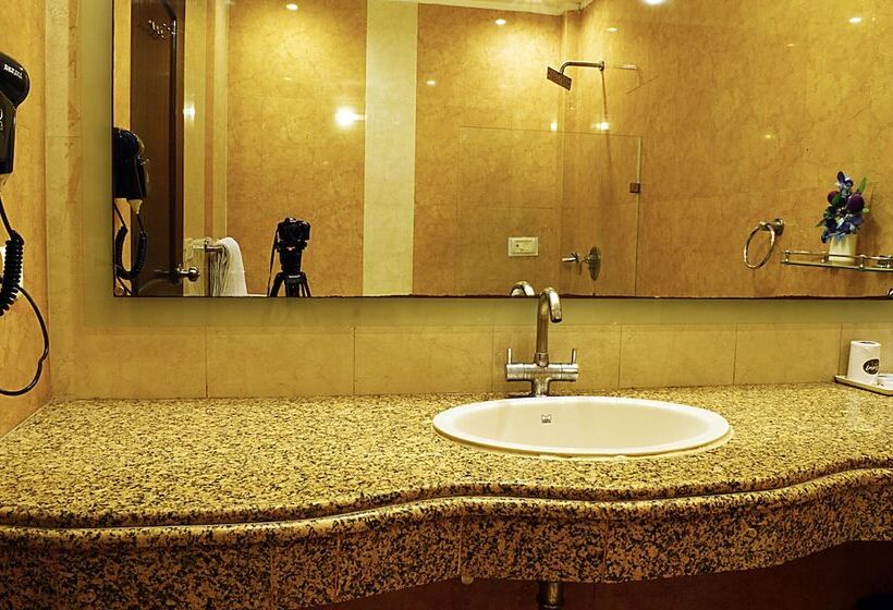 Camera Executive, Emperor Palms At Karol Bagh