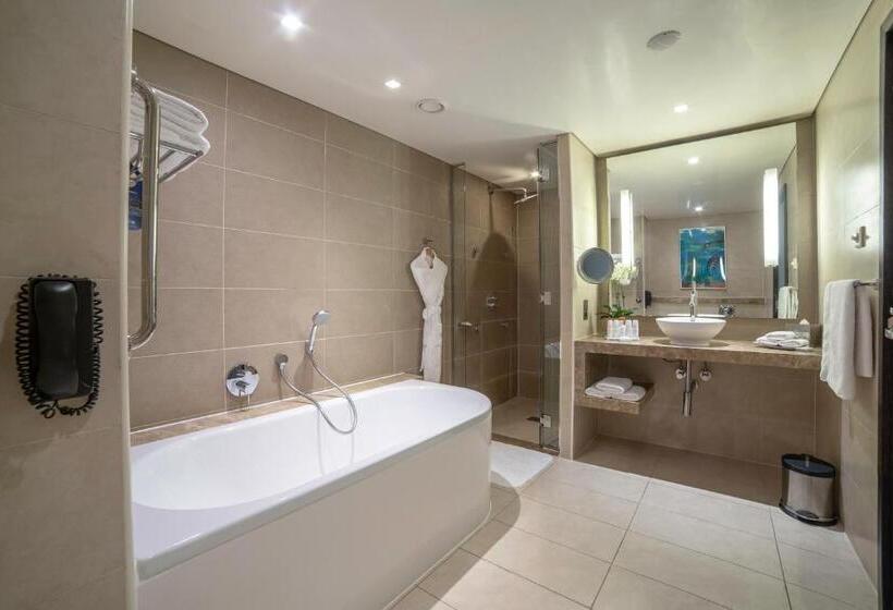 סוויטת דלוקס עם נוף, Radisson Blu Hotel, Abu Dhabi Yas Island