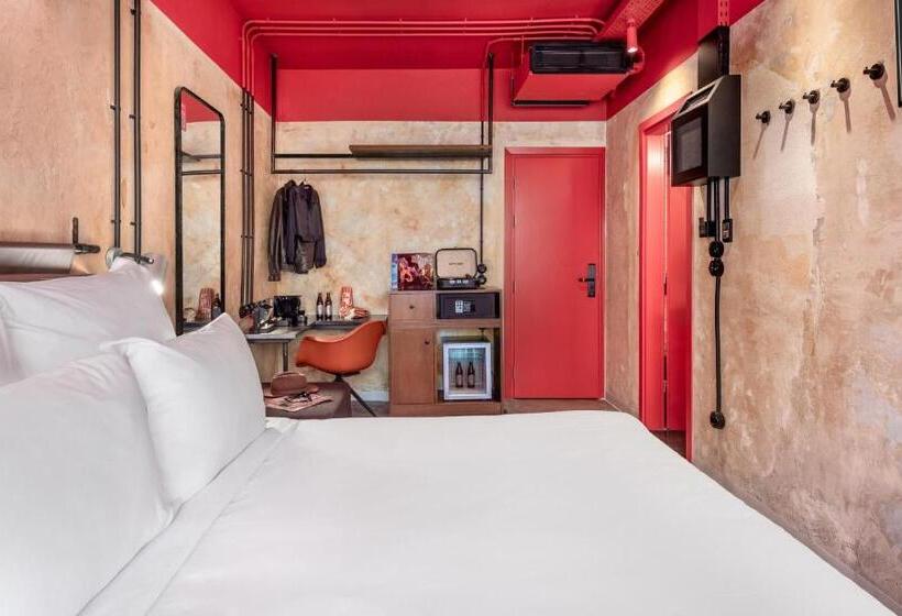 Номер Стандарт с Балконом, Dave Red Athens, A Member Of Brown Hotels