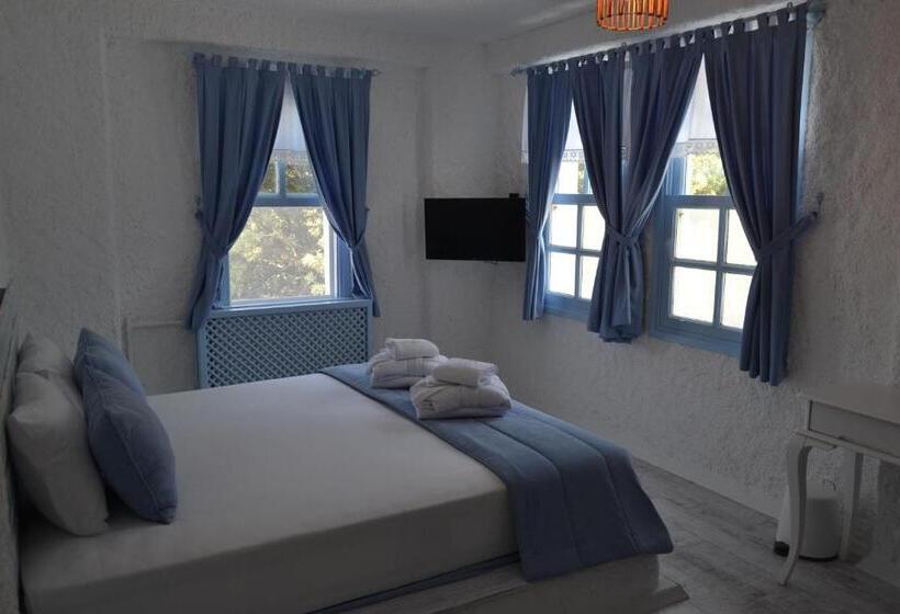 带阳台的三人标准间, Thea Butik Hotel & Restaurant