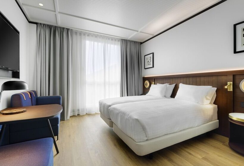 스탠다드 트리플 룸, Tres Reyes San Sebastian