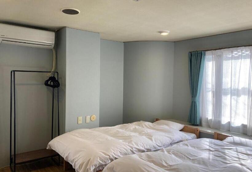 Standaard Driepersoonskamer, J Hoppers Beppu Guesthouse ジェイホッパーズ別府ゲストハウス