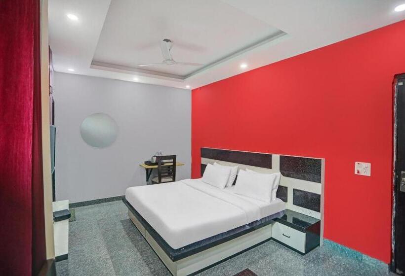 Standardrum, Townhouse 456 The Hotel Noida Grand