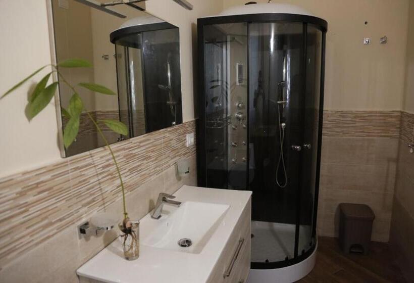 Camera Quadrupla Standard, All’anoneto B&b