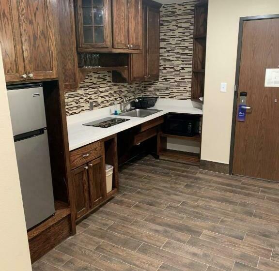 Люкс Адаптированный для Инвалидов, Comfort Suites West Monroe Near Ike Hamilton Expo Center