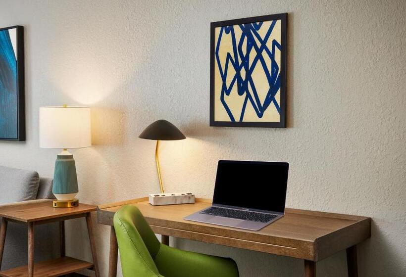 Люкс Кровать Кинг, Staybridge Suites   Auburn   University Area, An Ihg