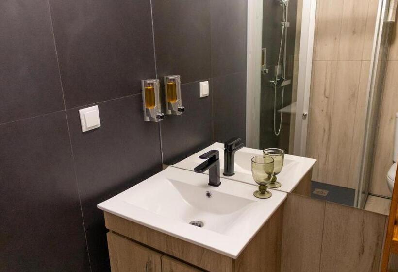 Номер Стандарт, Golden Mirror