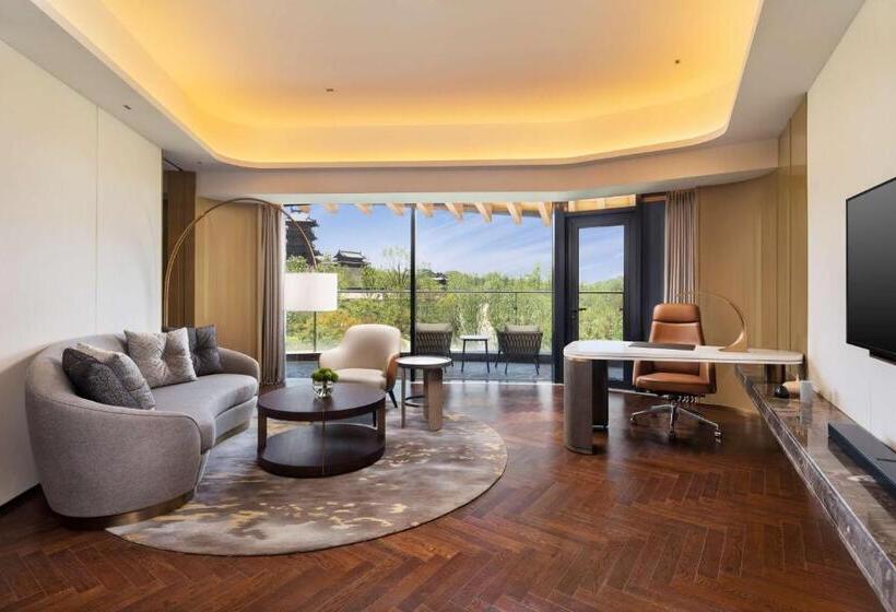 Люкс Повышенной Комфортности, Radisson Collection Resort, Nanjing