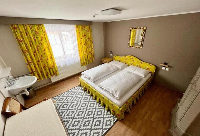 Standardzimmer Geteiltes Bad, Lech Hostel